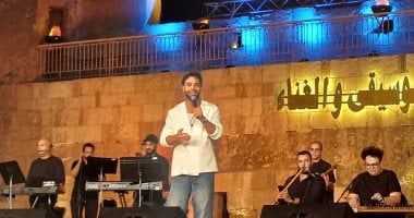 أحمد جمال يؤدي “حلو التان” و”نشيد العاشقين” بمهرجان القلعة الموسيقي