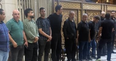 أشرف زكي ومحمد رياض وعلي صبحي يقدّمون العزاء في وفاة والدة صبحي خليل
