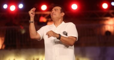 إيهاب توفيق يبدع في أغانيه بمهرجان القلعة بحفل مميز