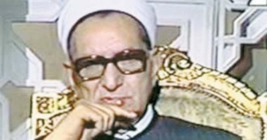 الشيخ الباقوري زار المسرح مع زوجته ونجاة غنت بمنزله وأم كلثوم استمتعت مع أحفاده