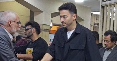 حضور حمادة هلال ومحمد لطفي وأنوشكا عزاء تيمور تيمور