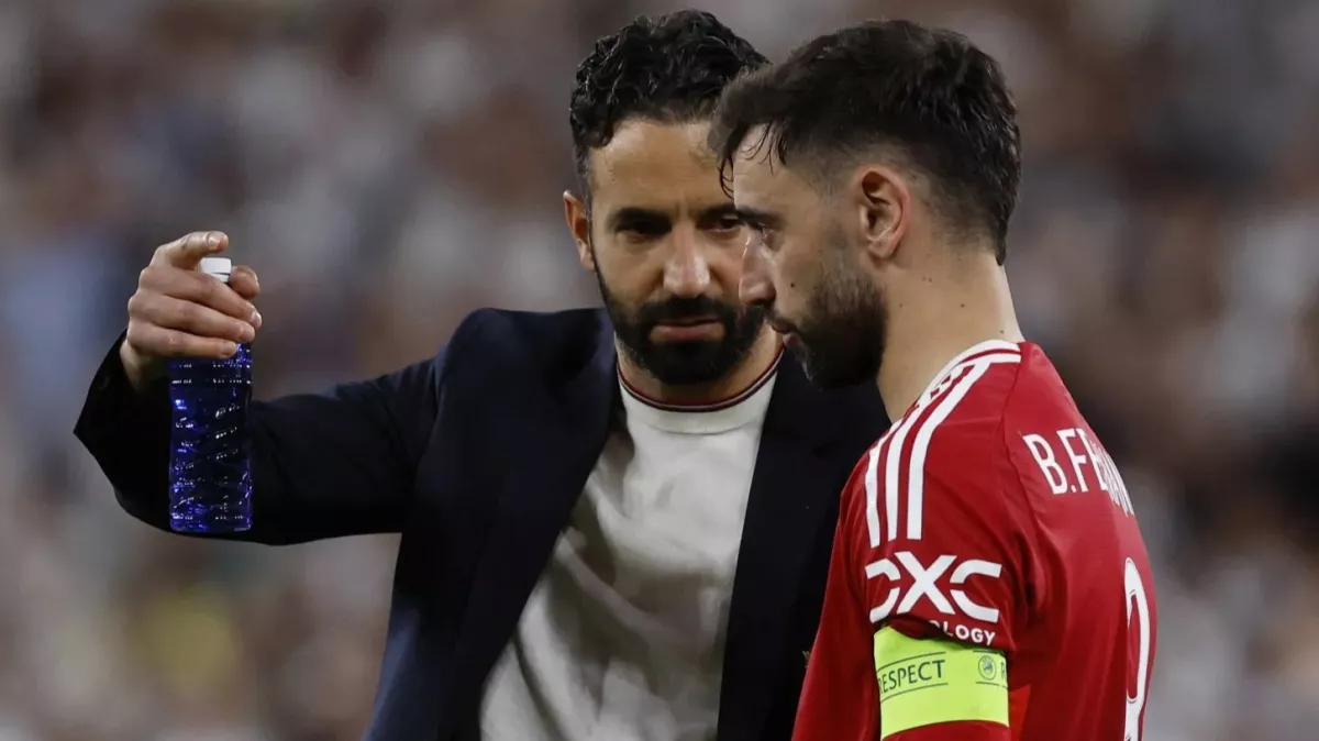 حكم المباراة يساند اليونايتد وينقذ أموريم من خطر الإقالة