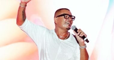 عمرو دياب يحيي حفلاً كبيراً في بيروت بحضور جماهيري واسع
