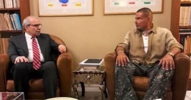 عمرو دياب يلتقي نواف سلام رئيس وزراء لبنان في منزله خلال زيارته لبيروت