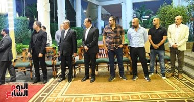 حضور أشرف زكى ومجدى أبو عميرة وياسين وصيام لعزاء المنتج طارق صيام