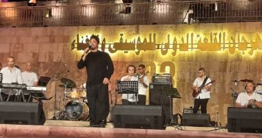 مصطفى حجاج يقدم “عسل عسل” لأول مرة بحفل مهرجان القلعة الكامل العدد