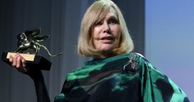 مهرجان فينسيا يكرم النجمة كيم نوفاك بجائزة الأسد الذهبي