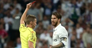 أبرز 10 لاعبين تاريخيًا في تلقي البطاقات الحمراء، اكتشفهم الآن