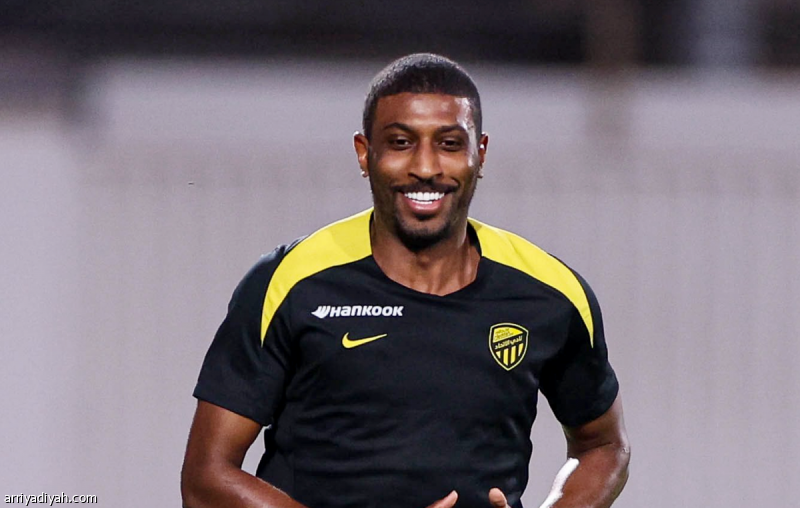 شراحيلي يدخل مرحلة الجري
                                                2025.11.15 | 03:48 pm
                                                دخل أحمد شراحيلي، مدافع فريق الاتحاد الأول لكرة القدم، في برنامجه اللياقي، الجمعة، بعد أن أنهى فترة العلاج التي قضاها في العيادة، وفق مصدر خاص بـ«الرياضية».
وأشار المصدر ذاته، إلى أن شراحيلي «31 عامًا»، بدأ في تدريبات  ...