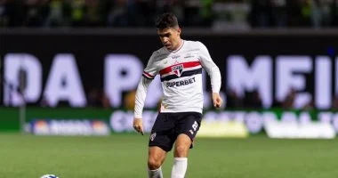 أوسكار مهدد بالاعتزال بعد الأزمة القلبية فى مران ساو باولو