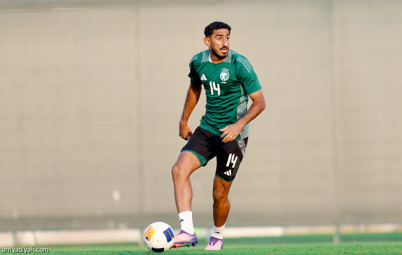 الرباط الصليبي يبعد الحسن عن الأخضر
                                                2025.11.15 | 11:43 pm
                                                استبعد الإيطالي لويجي دي بياجو، مدرب المنتخب السعودي تحت 23 عامًا لكرة القدم، عباس الحسن، لاعب الوسط، من القائمة المشاركة حاليًّا بدورةٍ دوليةٍ تجريبيةٍ في الإمارات بسبب إصابته بقطعٍ في الرباط الصليبي.
وأفاد الموقع  ...