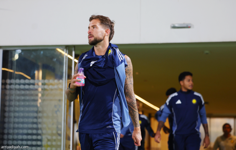 شد عضلي يبعد مارتينيز عن النصر
                                                2025.11.16 | 08:10 pm
                                                غاب الإسباني إينيجو مارتينيز، مدافع فريق النصر الأول لكرة القدم، عن المناورة أمام فريق تحت 21 عامًا، الأحد، بسبب إصابةٍ عضليةٍ، وفق مصادرَ خاصَّةٍ بـ «الرياضية».
وطبقًا للمصادر ذاتها، اكتفى المدافع الإسباني بتمارينَ  ...