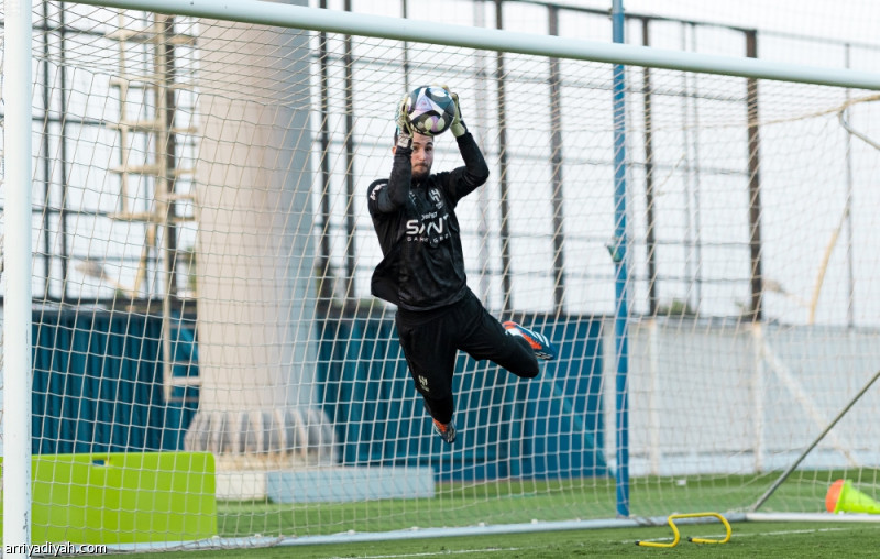 إنزاجي يخطط على باتوييه قبل غياب بونو
                                                2025.11.17 | 04:21 pm
                                                أبدى الإيطالي سيموني إنزاجي، مدرب فريق الهلال الأول لكرة القدم، سعادته للمستويات التي قدمها الفرنسي ماتيو باتوييه «حارس المرمى» خلال مشاركته مع فريق تحت 21 عامًا، في مواجهة البكيرية الأحد قبل الماضي في دوري جوي للنخبة،  ...