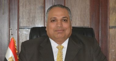 خبير اقتصادي يؤكد أهمية ارتباط سعر الدولار والذهب بأسعار النفط العالمية