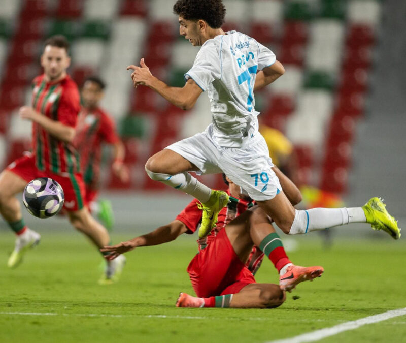 تعادل إيجابي بين الاتفاق والفتح
                                                2025.11.13 | 08:35 pm
                                                خيَّم التعادل الإيجابي 2ـ2 على مباراةٍ تجريبيةٍ، استضاف فيها فريق الاتفاق الأول لكرة القدم، على ملعبه «إيجو»، نظيره الفتح، الخميس، ضمن تحضيراتهما لاستئناف منافسات الموسم الرياضي، عقب انتهاء فترة التوقف الجارية.
وانتهى ...