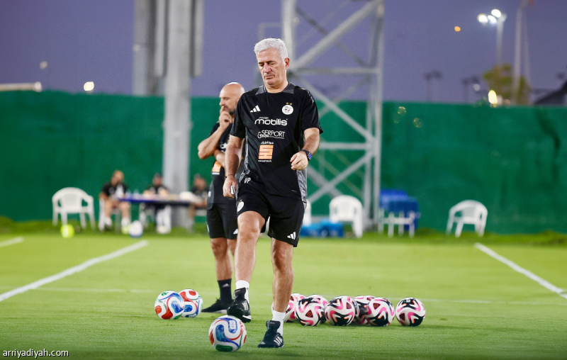 قبل مواجهة «الأخضر».. الجزائر يخسر عمورة وبوداوي
                                                2025.11.16 | 08:18 pm
                                                يغيب محمد أمين عمورة، مهاجم المنتخب الجزائري لكرة القدم، وهشام بوداوي، لاعب الوسط، عن المواجهة التجريبية مع المنتخب السعودي، التي يحتضنها ملعب مدينة الأمير عبد الله الفيصل الرياضية في جدة، مساء الثلاثاء، في ختام معسكر ...