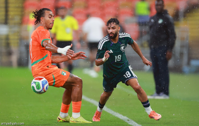 في مباراة رينارد الـ 60.. «الصقور» تروض «الأفيال»
                                                2025.11.14 | 10:02 pm
                                                هزم المنتخب السعودي نظيره الإيفواري بهدف دون رد، مساء الجمعة في جدة، في مباراته رقم 60 تحت قيادة المدرب الفرنسي هيرفي رينارد.
وأحرز الجناح صالح أبو الشامات الهدف الوحيد للمواجهة التجريبية، مُستغلًّا في الدقيقة الثامنة  ...