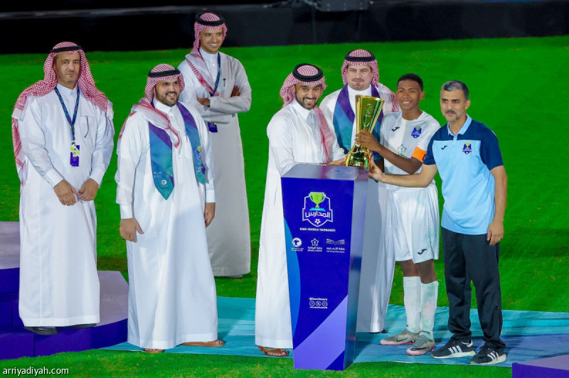 النسخة السادسة.. دوري المدارس ينطلق
                                                2025.11.17 | 02:08 pm
                                                انطلقت مرحلة تسجيل المدارس الراغبة في المشاركة ضمن النسخة السادسة من دوري كرة القدم، والنسخة الثانية من دوريات الألعاب المختلفة للبنين والبنات، ضمن الحدث الرياضي الأكبر على مستوى السعودية «دوري المدارس»، الذي ينظم  ...