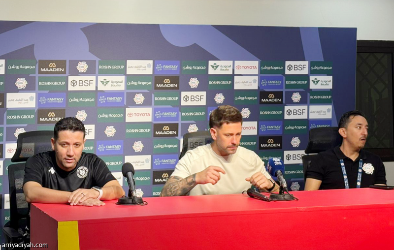 باكينجهام: الجودة رجحت كفة القادسية
                                                2025.11.06 | 11:08 pm
                                                رفض الإنجليزي ديس باكينجهام، مدرب فريق الخلود الأول لكرة القدم، تقديم أعذارٍ للخسارة 0ـ4 من القادسية، الخميس ضمن ثامن جولات دوري روشن السعودي.
وقال خلال مؤتمر صحافي بعد المباراة: «لا أريد البحث عن أعذار، لكننا ما زلنا  ...