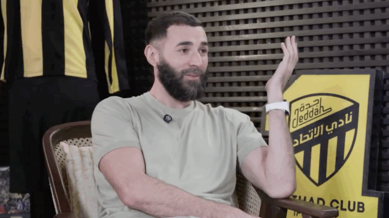 بنزيما: أريد البقاء.. ومستقبلي يتوقف على الاتحاد
2025.11.17 | 08:52 pm
أقرَّ الفرنسي كريم بنزيما، قائد ومهاجم فريق الاتحاد الأول لكرة القدم، برغبته في البقاء مع «النمور» بعد نهاية عقده الممتد حتى الصيف المقبل، مشيرًا إلى انتظاره الاجتماع بإدارة ناديه لاستجلاء نيَّتها حول مصيره.
وفي ...