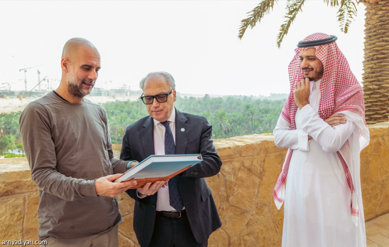 زار حي الطريف.. جوارديولا في الدرعية
                                                2025.11.13 | 08:45 pm
                                                حلّ الإسباني بيب جوارديولا، مدرب فريق مانشستر الإنجليزي الأول لكرة القدم، ضيفًا على الدرعية، إذ تجول واطّلع على مشروعها التطويري برفقة جيري إنزيريلو الرئيس التنفيذي لشركة الدرعية، والأمير خالد بن محمد رئيس مجلس إدارة  ...