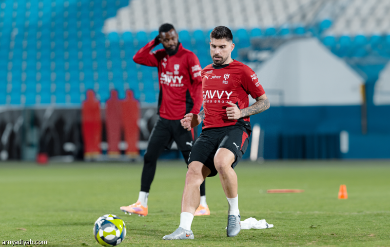 ثلاثة هلاليين ينتظرون قرار إنزاجي.. وإبعاد باتوييه
                                                2025.11.28 | 09:55 pm
                                                استدعى الإيطالي سيموني إنزاجي، مدرب فريق الهلال الأول لكرة القدم، جميع لاعبيه الأجانب المقيّدين محليًا، باستثناء الحارس الفرنسي ماتيو باتوييه، إلى القائمة التي تواجه فريق الفتح، مساء السبت في الرياض، ضمن ربع نهائي  ...