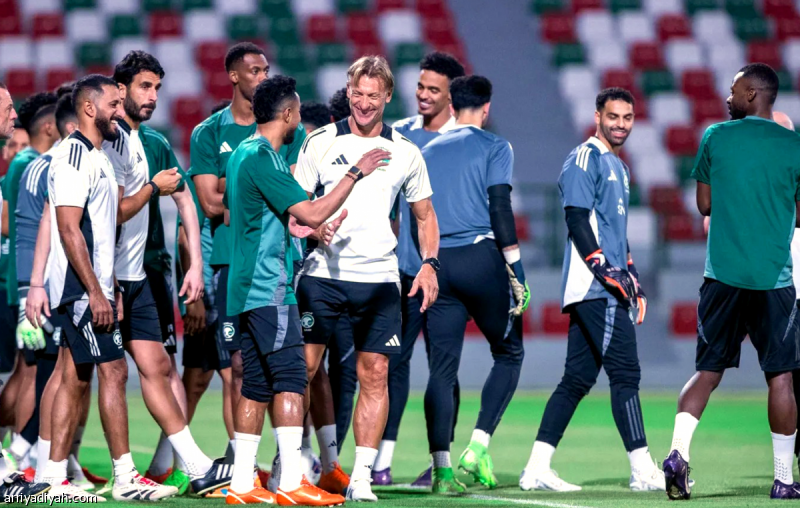 سالم يغازل المئوية.. ورينارد يقترب من رقم الجوهر
                                                2025.11.14 | 03:45 pm
                                                بات الفرنسي هيرفي رينارد، مدرب المنتخب السعودي الأول لكرة القدم، على أعتاب معادلة أحد أبرز الأرقام التاريخية في سجل مدربي المنتخب السعودي، بعد أن أصبح ثاني أكثر المدربين قيادة للأخضر عبر التاريخ بخوضه 59 مباراة حتى  ...