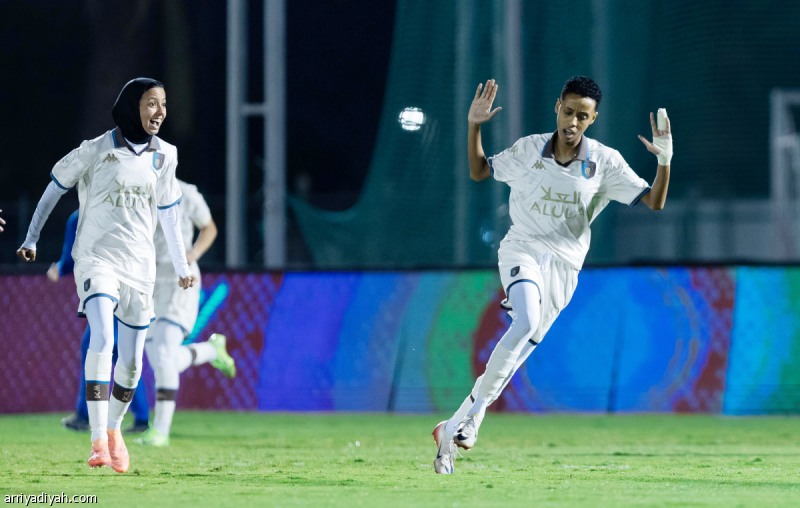 سيدات الهلال.. خسارة ثانية توسع فارق صدارة النصر
                                                2025.11.15 | 08:22 pm
                                                ألحق فريق العلا الأول لكرة القدم للسيدات الخسارة الثانية تواليًا بنظيره الهلال بعد فوزه عليه 1ـ0، السبت، ضمن الجولة السادسة من الدوري الممتاز.
وسجلت نادية حماد الهدف الوحيد للعلا في الدقيقة الأولى من المباراة التي جرت  ...