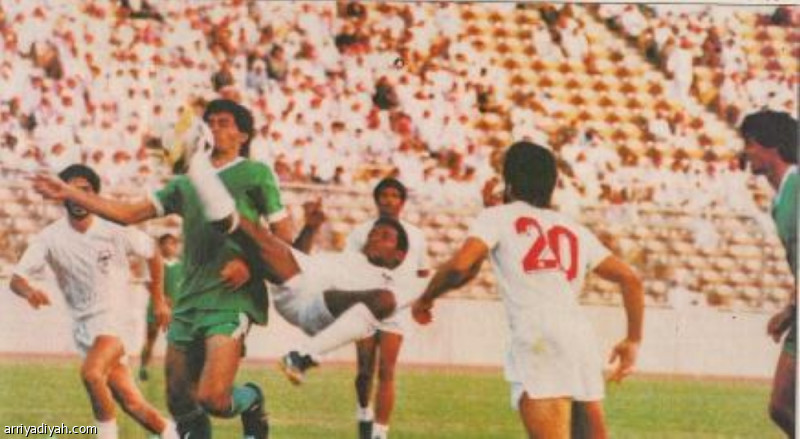 في الطائف.. سجل العراقيون هدفا قاتلا فصرخ المعلق: حرام
                                                2025.11.13 | 01:39 pm
                                                من داخل كابينة التعليق في ملعب مدينة الملك فهد الرياضية بالطائف، صدح صوت المعلق الإماراتي أحمد الشيخ خلف المذياع، ونبرةٍ فاضت بالأمل وعكست كِبَر حجم الحِلم: «إن شاء الله نتمنّى إنكم تقابلونا في مطار دبي الدولي وتهنّون  ...