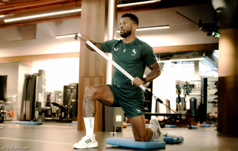 الاتفاق يرفع لياقة فينالدوم ببرنامج خاص
                                                2025.11.16 | 09:54 pm
                                                يخضع الهولندي جورجينيو فينالدوم، لاعب فريق الاتفاق الأول لكرة القدم، لبرنامجٍ خاصٍّ برفقة المعد البدني، حسبما كشفت عنه لـ «الرياضية» مصادرُ خاصَّةٌ.
ويهدف البرنامج، طبقًا للمصادر ذاتها، إلى رفع المعدل اللياقي للاعب،  ...