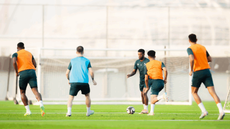 فينالدوم يلتحق بتدريبات الاتفاق.. وراحة أخيرة قبل الفيحاء
2025.11.17 | 10:49 pm
دخل الهولندي جورجينيو فينالدوم، لاعب وسط فريق الاتفاق الأول لكرة القدم، التدريبات الجماعية، الإثنين، بعد اكتمال جاهزيته لياقيًا.
وخلال اليوم السابق، اكتفى الهولندي بأداء تمارين انفرادية لإكمال مخزونه اللياقي بعد ...