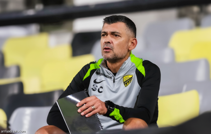 الاتحاد.. كونسيساو يناور أمام الرديف
                                                2025.11.15 | 11:38 pm
                                                فرض البرتغالي سيرجيو كونسيساو، مدرب فريق الاتحاد الأول لكرة القدم، مناورةً أمام لاعبي فريق تحت 21 عامًا على الملعب الرئيس، السبت، ضمن التحضيرات خلال فترة التوقف الدولية.
واستهدف المدرب البرتغالي من المناورة الوقوفَ على ...
