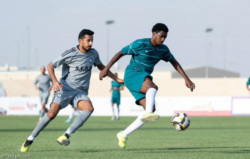 الأربعاء.. انطلاق ربع نهائي بطولة «الداخلية»
                                                2025.11.17 | 09:43 pm
                                                تنطلق منافسات دور ربع النهائي في بطولة وزارة الداخلية لكرة القدم للقطاعات الأمنية 2025، الأربعاء المقبل، ويشهد اليوم الأول مواجهتين بارزتين تجمعان أربعة من أقوى منتخبات الأجهزة الأمنية، في انطلاقة مرحلة الحسم.
في  ...