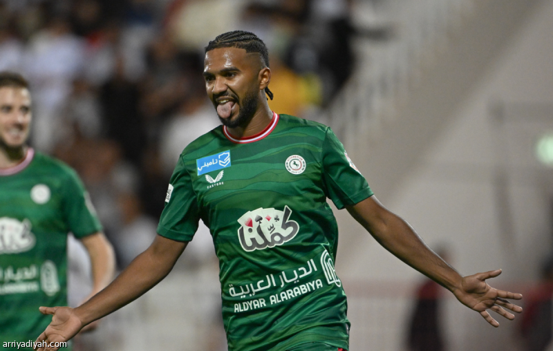 هدافو «روشن».. السعوديون يتصدرون
                                                2025.11.15 | 03:15 pm
                                                شهد دوري روشن السعودي خلال الجولات الثماني الماضية، تنوّعًا لافتًا في قائمة اللاعبين الذين تمكنوا من زيارة الشباك، ما يعكس اتساع رقعة المواهب التي تحتضنها المنافسة المحلية.
وقد أظهرت قائمة الأهداف المسجلة حضورًا قويًا ...