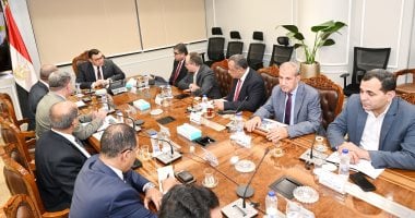 وزير الإسكان يتابع أخر مستجدات مشروعات المقاولون العرب ضمن مبادرة "حياة كريمة"