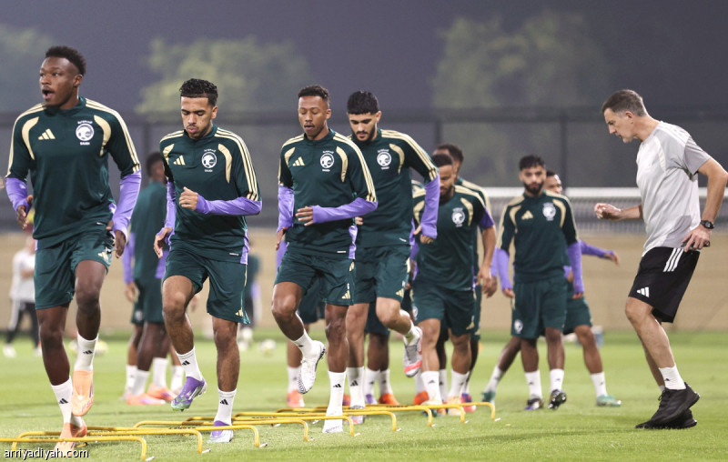 الصدارة تضع الأخضر أمام سوريا.. والخسارة تجمعه بفلسطين
                                                2025.12.08 | 01:02 am
                                                تتجه الأنظار إلى قمة المجموعة الثانية من بطولة كأس العرب للمنتخبات بين السعودية والمغرب، وهي المباراة التي ستحدد بشكل مباشر مسار الأخضر في الدور ربع النهائي من البطولة، وسط حسابات دقيقة تتعلّق بترتيب المجموعتين الأولى ...