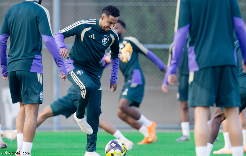 التكتيك يختتم تحضيرات «الأخضر»
                                                2025.12.01 | 08:16 pm
                                                أتمّ المنتخب السعودي الأول لكرة القدم استعداداته لمواجهة نظيره العماني، الثلاثاء في قطر، ضمن باكورة جولات المجموعة الثانية من كأس العرب.
وأدّى «الصقور الخُضر» حصة تدريبية مساء الإثنين على أحد ملاعب منشأة «QWSC» بدأت  ...