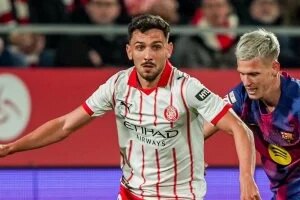 جيرونا يخطف فوزا مهما من نظيره برشلونة 2-1 في الدوري الإسباني