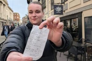 خطأ تقني يمنح بريطانية رصيدًا بـ63 كوادريليون جنيه على بطاقة قهوة