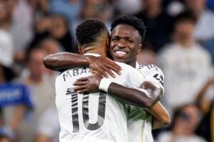 مانشستر يونايتد يعرض على فينيسيوس 375 ألف إسترليني راتبًا أسبوعيًا